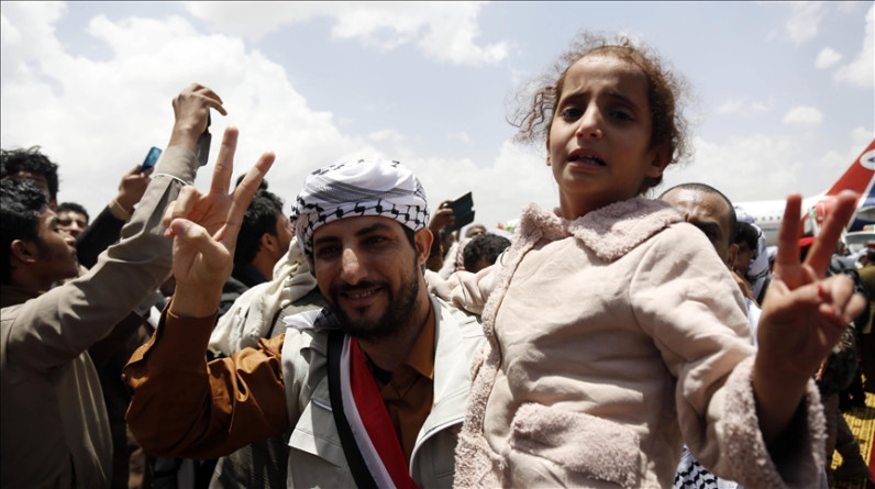 ترحيب عربي ودولي بتبادل الأسرى بين الحكومة اليمنية والحوثيين